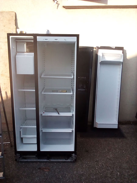 frigo noir démonté